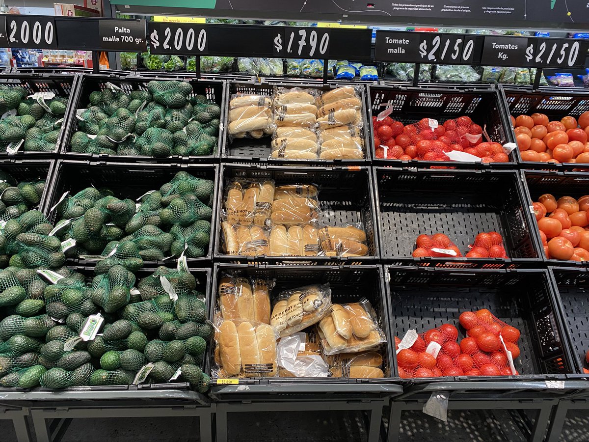 Hoy, día del completo, el supermercado decidió que el pan de completo es verdura