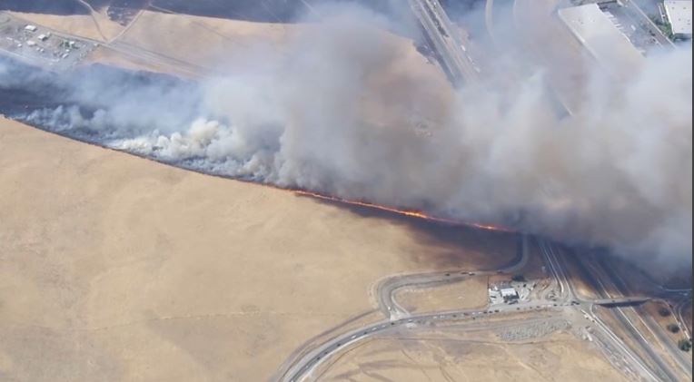 Janelle Wang (@janellewang) on Twitter photo #BREAKING Brush fire burning on I-580 along the Alameda County/San Joaquin County border. 580 shutdown between Patterson Pass Road and I-205. 150 acres and growing. 0% contained. bit.ly/43rrxAh <a href="/nbcbayarea/">NBC Bay Area</a> #BREAKING Brush fire burning on I-580 along the Alameda County/San Joaquin County border. 580 shutdown between Patterson Pass Road and I-205. 150 acres and growing. 0% contained. bit.ly/43rrxAh <a href="/nbcbayarea/">NBC Bay Area</a>