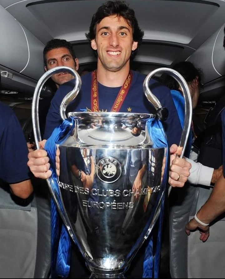 Lautoro22's tweet photo. Hoy se cumplen exactamente 15 años de la última Champions del Inter.
El 22 de mayo de 2010, Inter se coronaba campeón de Europa gracias al doblete de Milito al Bayern Munich en el Santiago Bernabéu https://t.co/USkrUQIR34