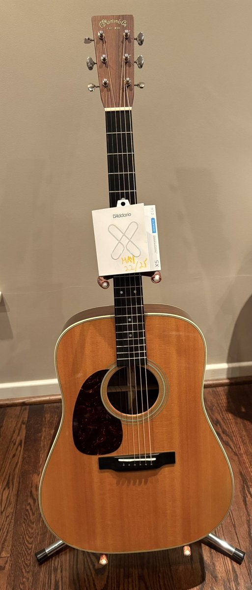 Forberg69's tweet image. Brand new set of special left handed @DaddarioandCo Phosphor Bronze 12/53’s on my @MartinGuitar D28. Like new guitar day! #leftyguitarsmatter #changeyourstrings