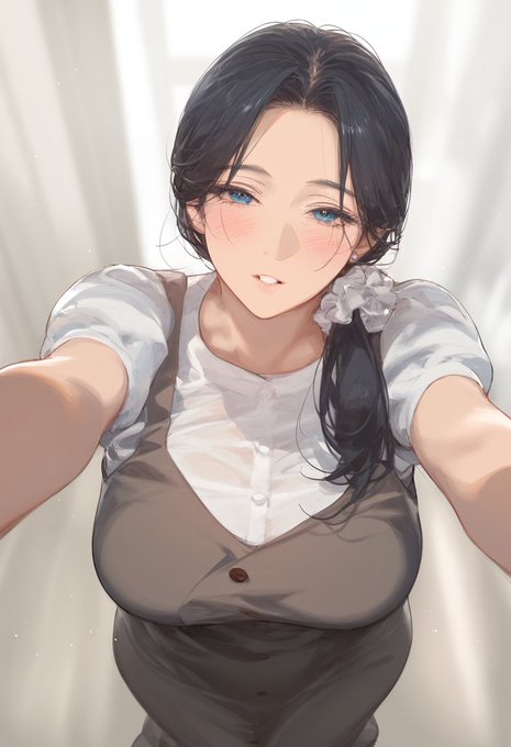 「あなた、また忘れ物しているわよ」
?
「いってらっしゃいの……もう💦
    あなたが毎朝したいって言うから…
    …はい、どうぞ」

ママみのある服 