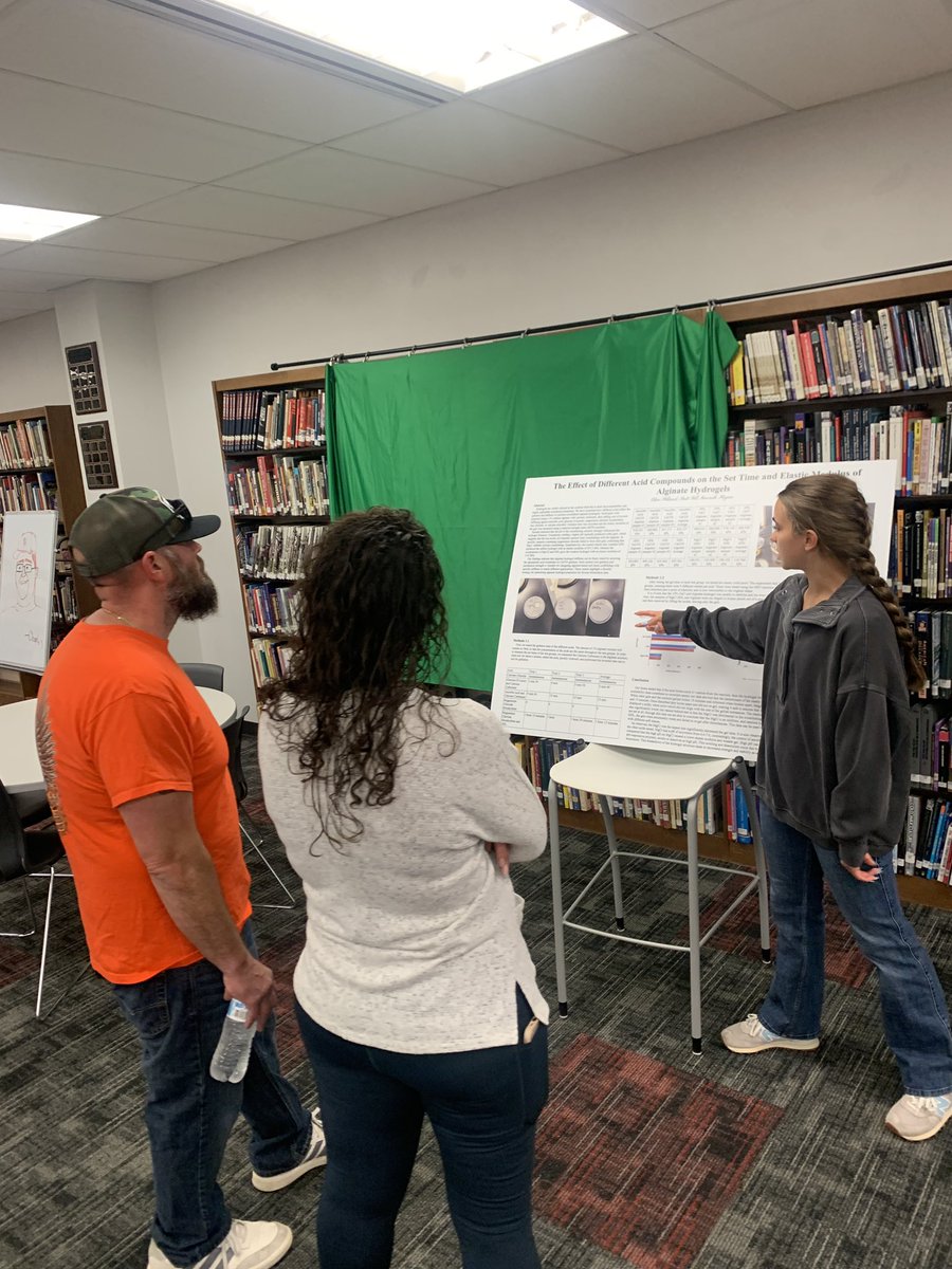 FZSGolf's tweet image. Science Research Poster Night underway. These kids put in alot of work at local universities this year. Congrats to Ollie, Emily, Danielle, Ellie, Malik, and Shreenik!