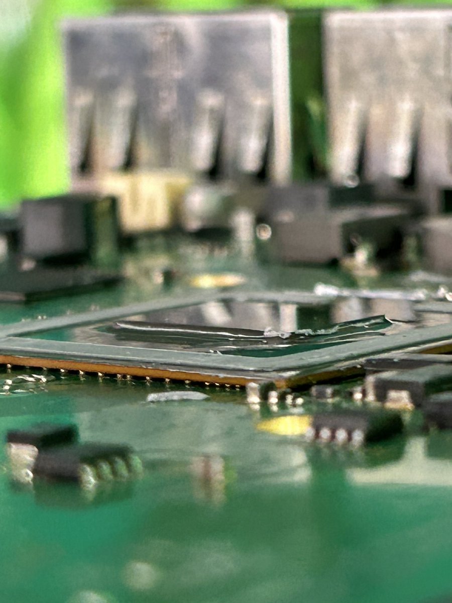 Modyfikator89's tweet image. Unfortunately, another PS3 console with backward compatibility with PS2 COK-002 is unsavable 😞 It was mistakenly performed reballing Cell when the problem was with Nec / Tokina 🤦..
To this day, unfortunately, smaller services repair equipment blindly ... #ps3 #reballing #sony