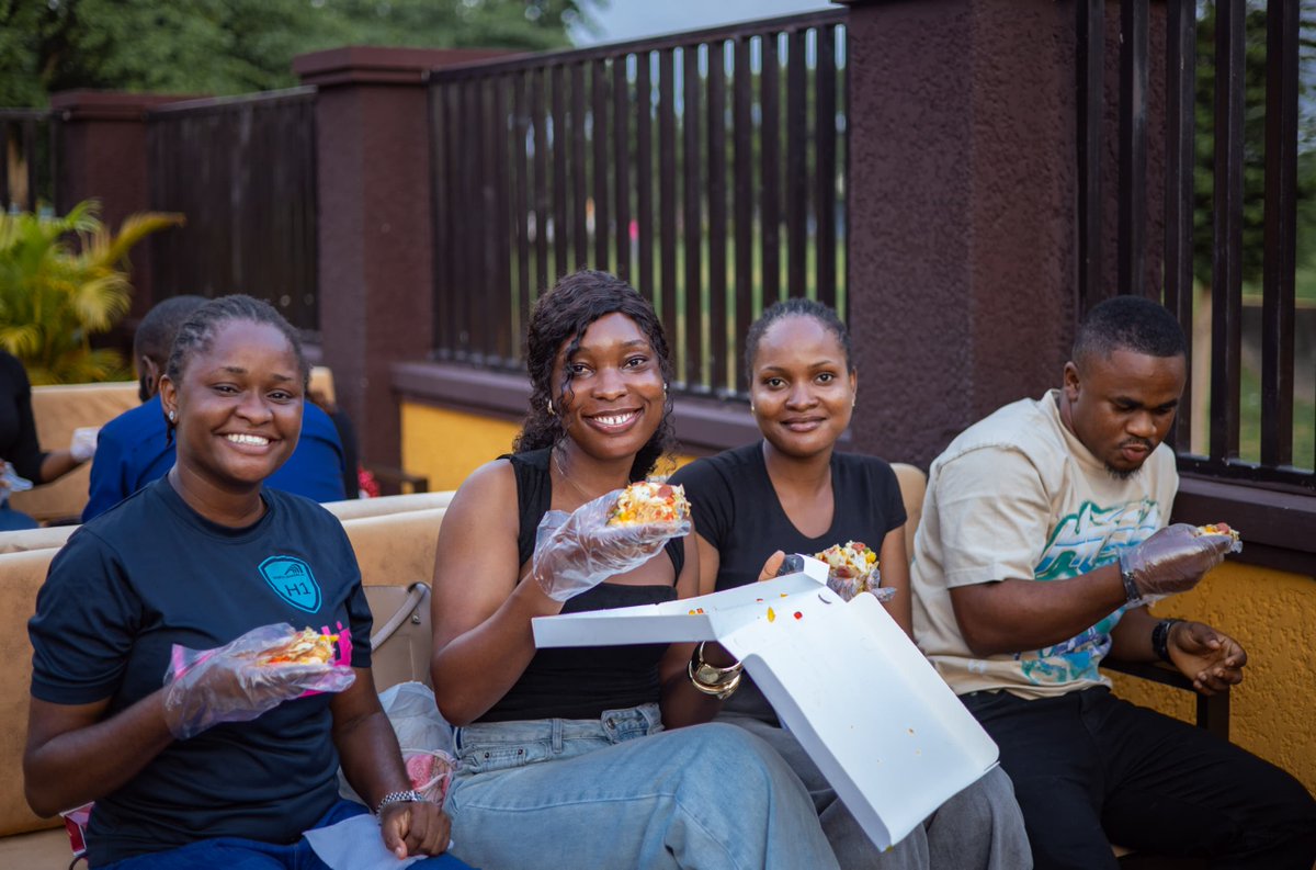 RashfordArt's tweet image. Myself together with @Prof_Saz decided To celebrate BITCOIN PIZZA DAY with Some Aptos community members and web 3 enthusiast  in BENIN CITY Today.
Big thanks to @AptosAfrica &amp;amp; @Aptos for creating the space and support that made this possible!!