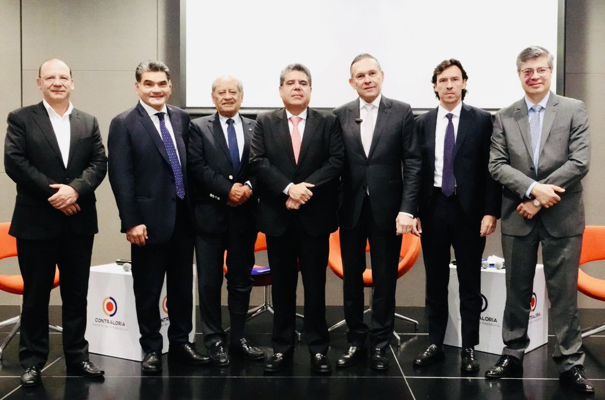 DanielFelipeEV's tweet photo. Gracias @CGR_Colombia por la
invitación a participar del Foro: “Retos de la Descentralización Diferencial y el Control de los Recursos Públicos”, en el segmento “Retos Fiscales y Control de la Ejecución de los Recursos”.

#Descentralización #Foro2025

Algunas conclusiones👇🏻 https://t.co/1Sq9PB8LiA