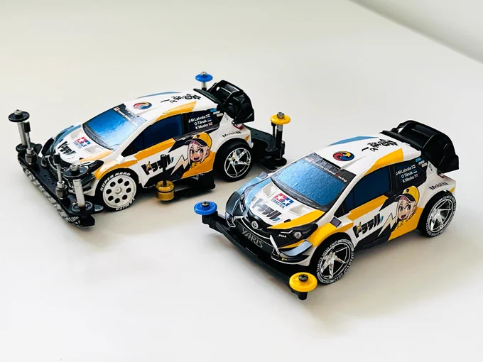 展示仕様のドラテルヤリスボディを微加工してS2シャーシに搭載(レース仕様はMA)。サイドとリヤのバンパーを見せないことでコミカル四駆的なデフォルメされた実車感を手軽に出せないかなと簡単な塗装とステッカーでの表現なので別個体の作成が比較的簡単#ミニ四駆#mini4wd#ドラテル 