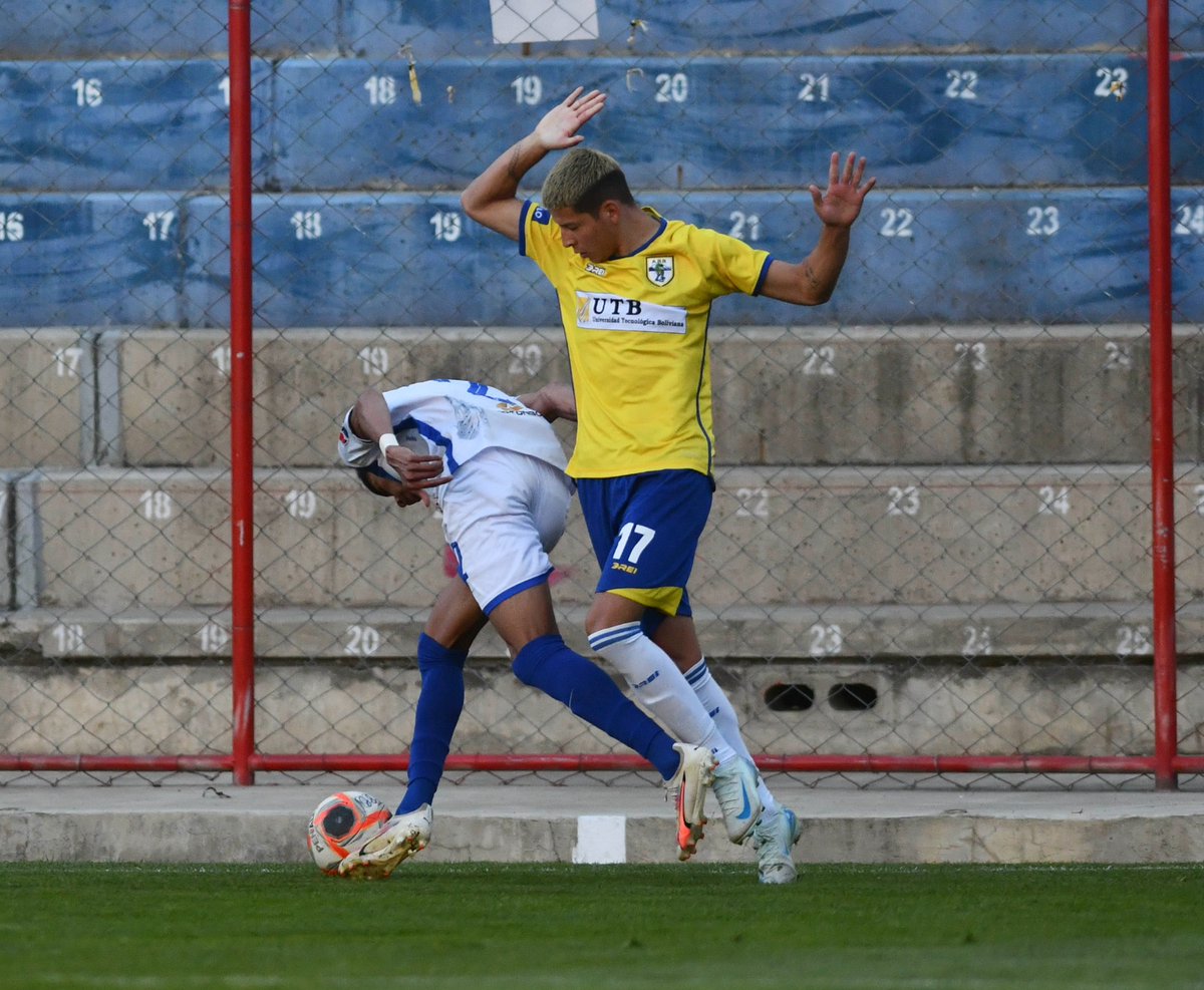 LaRazon_Bolivia's tweet photo. ⏰ Final del Partido
#ClubABB (2-1) #GVSanJose
Un partido que se definió en los últimos minutos, el local se queda con las tres unidades.
🏟️ Estadio Municipal de Villa Ingenio
📆 Fecha 2
🏆 Torneo Seriado
📷: APG
#DivisiónProfesional
@LaRazon_Bolivia https://t.co/NnObAhZUTr