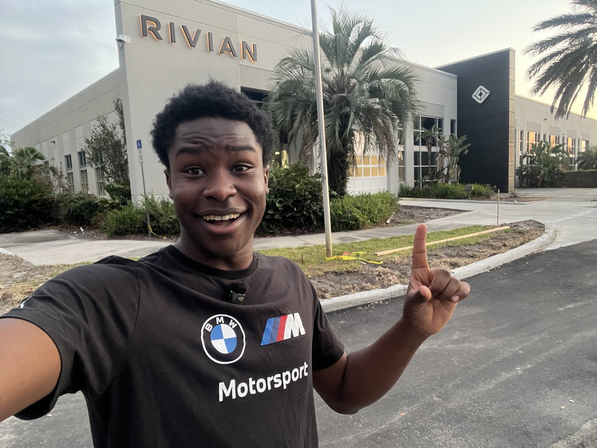 Just visited this service center again and lots of (what I think are) vehicles ready for delivery.

Very excited for this delivery center to open! They even have the DCFC dispensers installed. So many parking spaces ready for R2 deliveries 😌