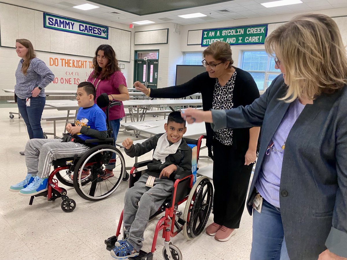 Our Together in Remembrance event was a huge success. We would like to thank all of our Veterans and volunteers for helping to make the day so special! #LCPSRemembers ⁦<a href="/LCPSOfficial/">LCPS News</a>⁩