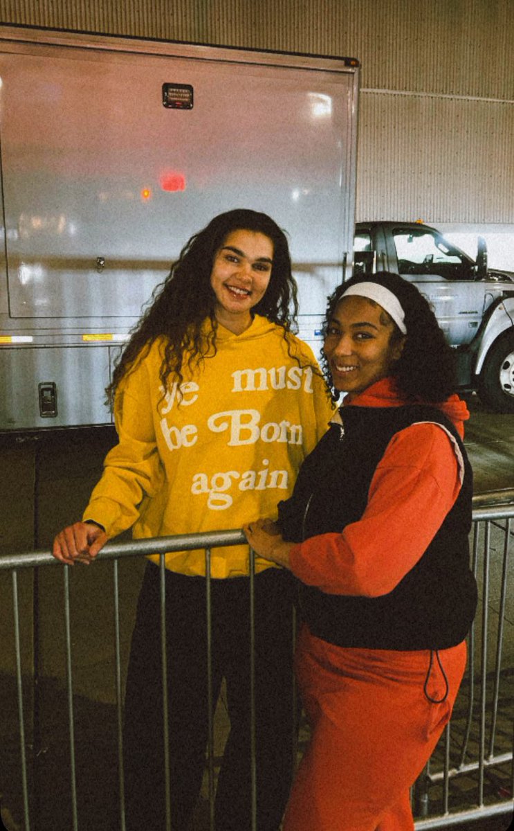 CanibusChico's tweet photo. Even after a tough loss, @maddy_westbeld was the only one from the Chicago Sky to stay back, take photos, and connect with fans. That may seem small, but it speaks volumes. Win or lose, the fans matter — and Maddy gets that #fanfavorite #ChicagoSky #mvp https://t.co/4aZzk01oEc