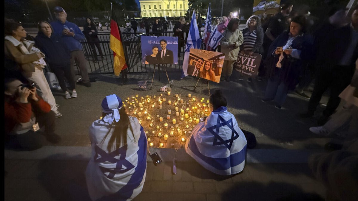 RFI (@rfi) on Twitter photo États-Unis: la communauté juive sous le choc après l'attaque de Washington
➡️ go.rfi.fr/J8O États-Unis: la communauté juive sous le choc après l'attaque de Washington
➡️ go.rfi.fr/J8O