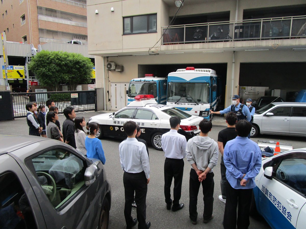 ５月16日に当署でオープン・カンパニーを開催しました。参加者に座学やパトカー乗車など、警察の仕事の一部を体験してもらいました。参加者のみなさん！現場の警察官の話を聞いてみて仕事の実感が沸いたでしょうか？大変お疲れさまでした！