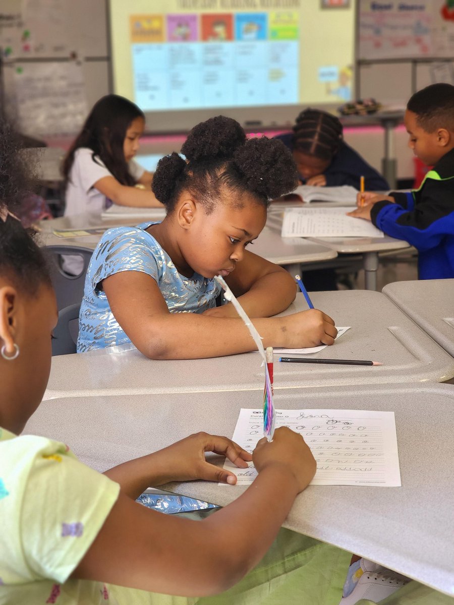 TCheerMamaSmith's tweet photo. Wrapping up this school year with some amazing learning experiences! SUMMER BREAK READY! @HES_HCS @HenryCountyBOE
#TeacherLife #ClassroomJoy #EndOfYear #EduTwitter #WinningForKids #HenryProud #YouBelongInHenry https://t.co/SjoiRr6jvH
