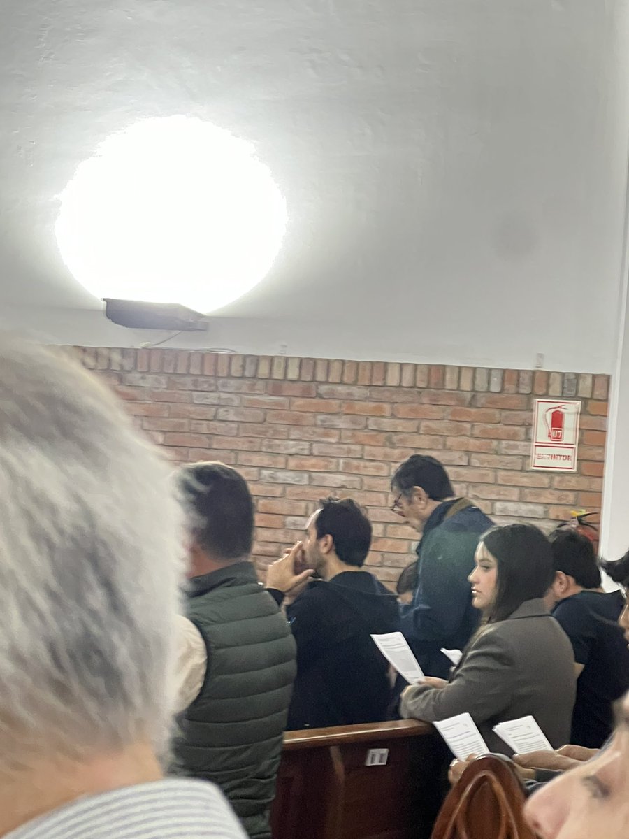 OutOfContextScr's tweet image. Todos los Domingos en la iglesia María Reyna de San Isidro.

Sigan mandando info.