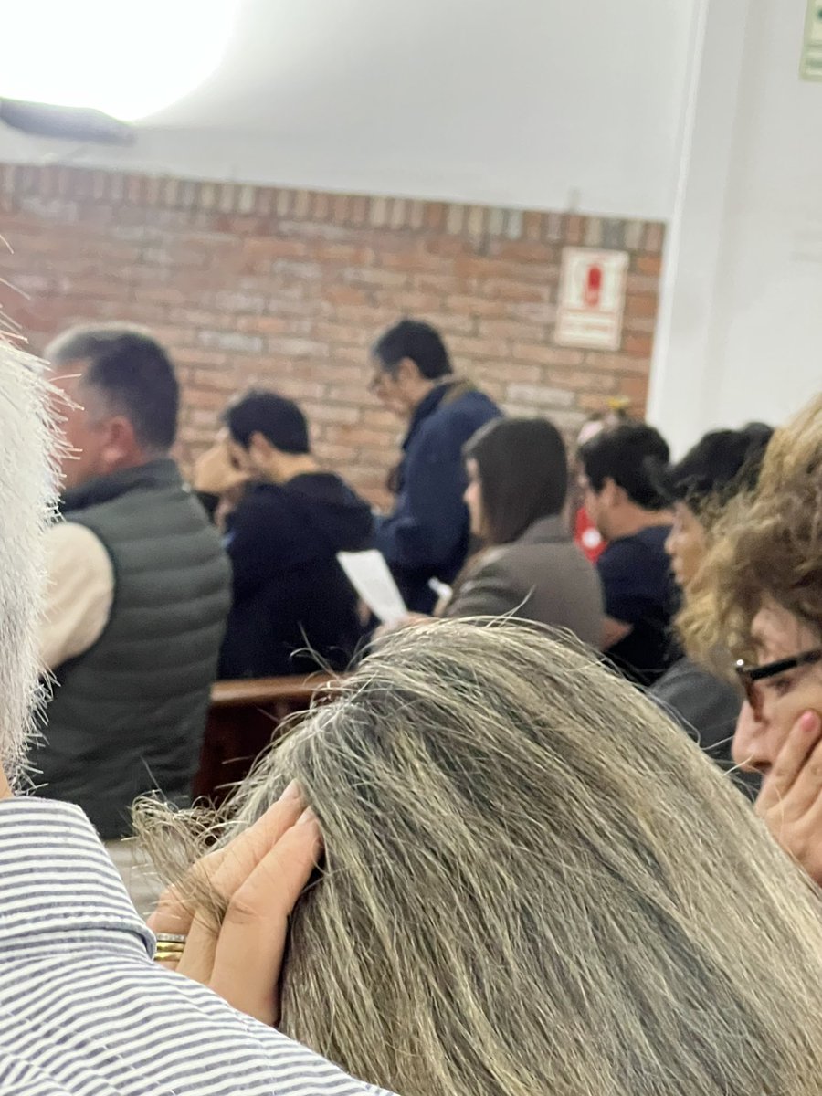 OutOfContextScr's tweet image. Todos los Domingos en la iglesia María Reyna de San Isidro.

Sigan mandando info.