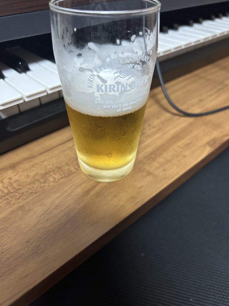 酒飲んで作曲進めようと思って飲んだら、飲んでそのまま寝てた。あかん