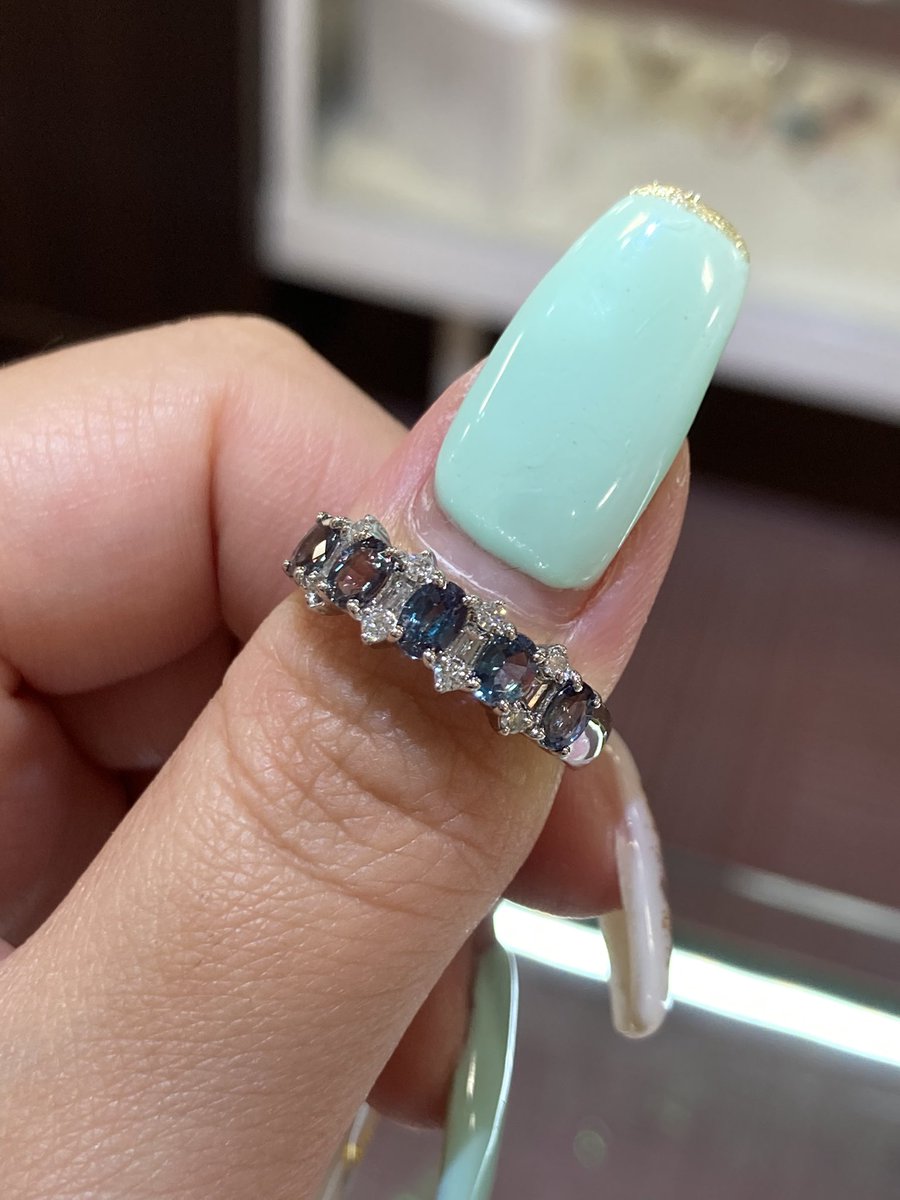 total_okazaki's tweet photo. ptアレキ計0.81ct
ダイヤ計0.21ct
サイズ11.5号
※ソーティング付き

￥128,000

個人的にアレキのカラチェン具合
好きなんですよね〜💜💜💜ふふっ https://t.co/1TyK5CzDUi