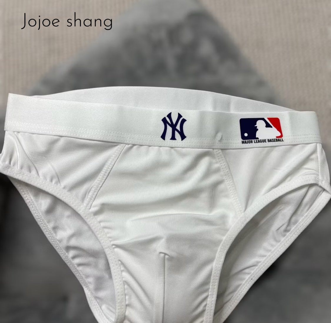 กางเกงในญี่ปุ่นเข้าแล้วนะครับ แบรนด์เอ็นวายเนื้อผ้ายน้ำแข็งใส่สบาย บาง แต่เย็น ตัวละ 259 บาท  ยก เซต  5 ตัว 999 บาท  มีแค่ ไซส์ L นะครับ  สนใจทักสอบถามได้ dm มา หรือเม้นใต้โพสได้เลย