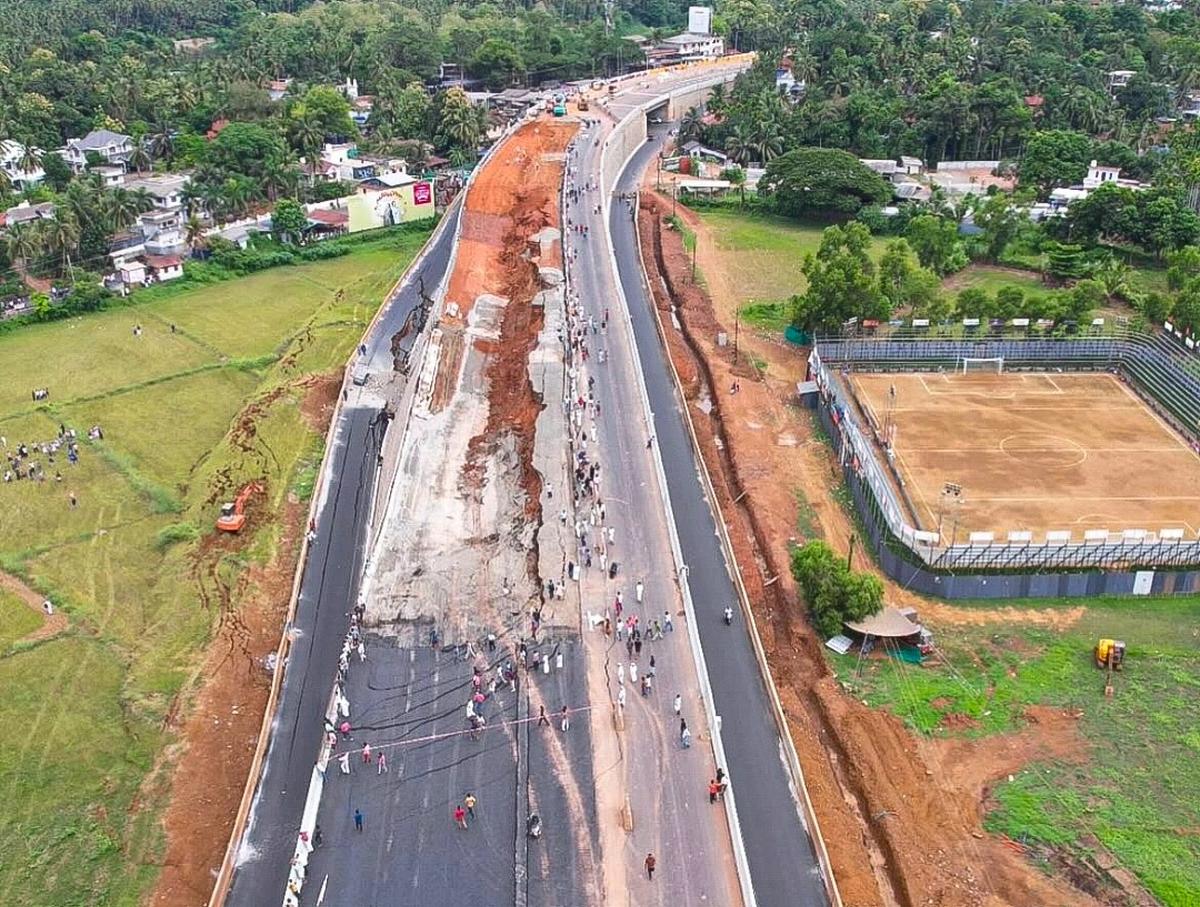 WithLoveBihar's tweet photo. Newly constructed highway collapses ! 

A big portion of newly constructed NH-66 in Mallapuram , Kerala collapsed washing away 100s of crores spent on it. Massive cracks at multiple locations on this NH. 

You must not even have heard of this as it is not Bihar. https://t.co/2jYRoGKmSu