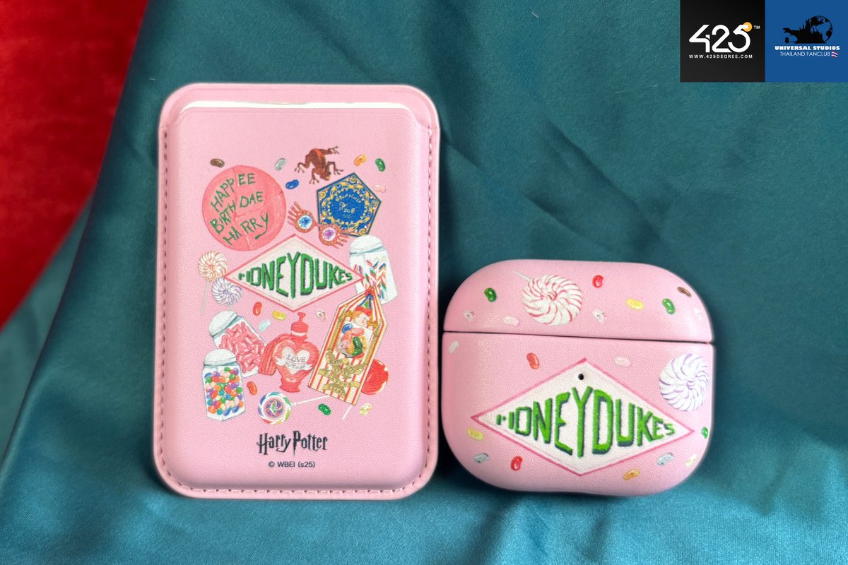 USTHFC's tweet photo. Honeydukes (แบรนด์ Luxely )
Set สุดท้ายที่อัดแน่นด้วยความน่ารักและสดใส ถ่ายทอดจากร้านขนมสุดฮิตในโลกเวทมนตร์อย่าง Honeydukes ผ่านสีสันจัดจ้านและ Element น่าจดจำ

#HarryPotter #425collective #425degree #HarryPotterStyle https://t.co/tRbJjOxOYZ