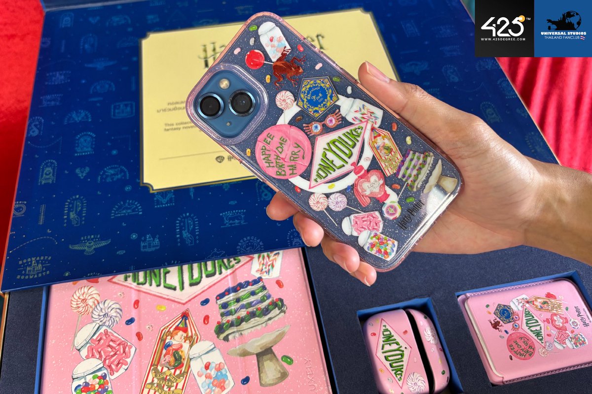 USTHFC's tweet photo. Honeydukes (แบรนด์ Luxely )
Set สุดท้ายที่อัดแน่นด้วยความน่ารักและสดใส ถ่ายทอดจากร้านขนมสุดฮิตในโลกเวทมนตร์อย่าง Honeydukes ผ่านสีสันจัดจ้านและ Element น่าจดจำ

#HarryPotter #425collective #425degree #HarryPotterStyle https://t.co/tRbJjOxOYZ