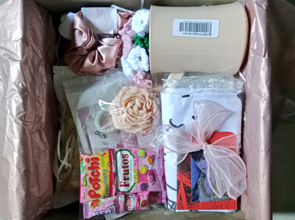 okay_kkul's tweet photo. just received a super pretty monbebe care package today! seryoso, kinilig ako!๐ grabe from box contents to the packaging..nakakataba ng puso.
thank you so much @__cHSK
@yzamxmb @yeapaulee! โค๏ธ i will use these well. ๐ซถ๐ผ cheers to MX's 10th yr!๐ฅ
#StillWithMX #10YearsWithMONSTAX https://t.co/2e4UCUDlbY