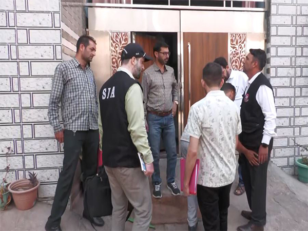 ani_digital's tweet image. J-K: SIA raids house linked to terrorists in Jammu and Kashmir's Poonch

Read @ANI Story | aninews.in/news/national/…
 #SIA #Poonch #raids