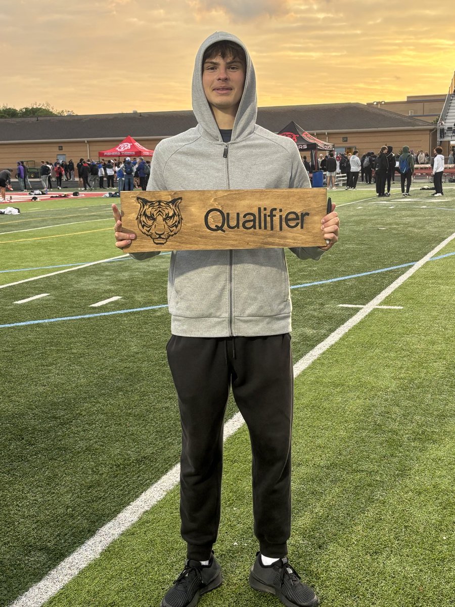 Daniel Richards places 3rd in the 110 Hurdles and 2nd in the 300 Hurdles at the Fishers Sectional to advance to the Lafayette Jeff Regional in both events next Thursday! ⁦<a href="/Will_Willems/">Will Willems</a>⁩ ⁦<a href="/lebanontigers/">Lebanon Tigers</a>⁩