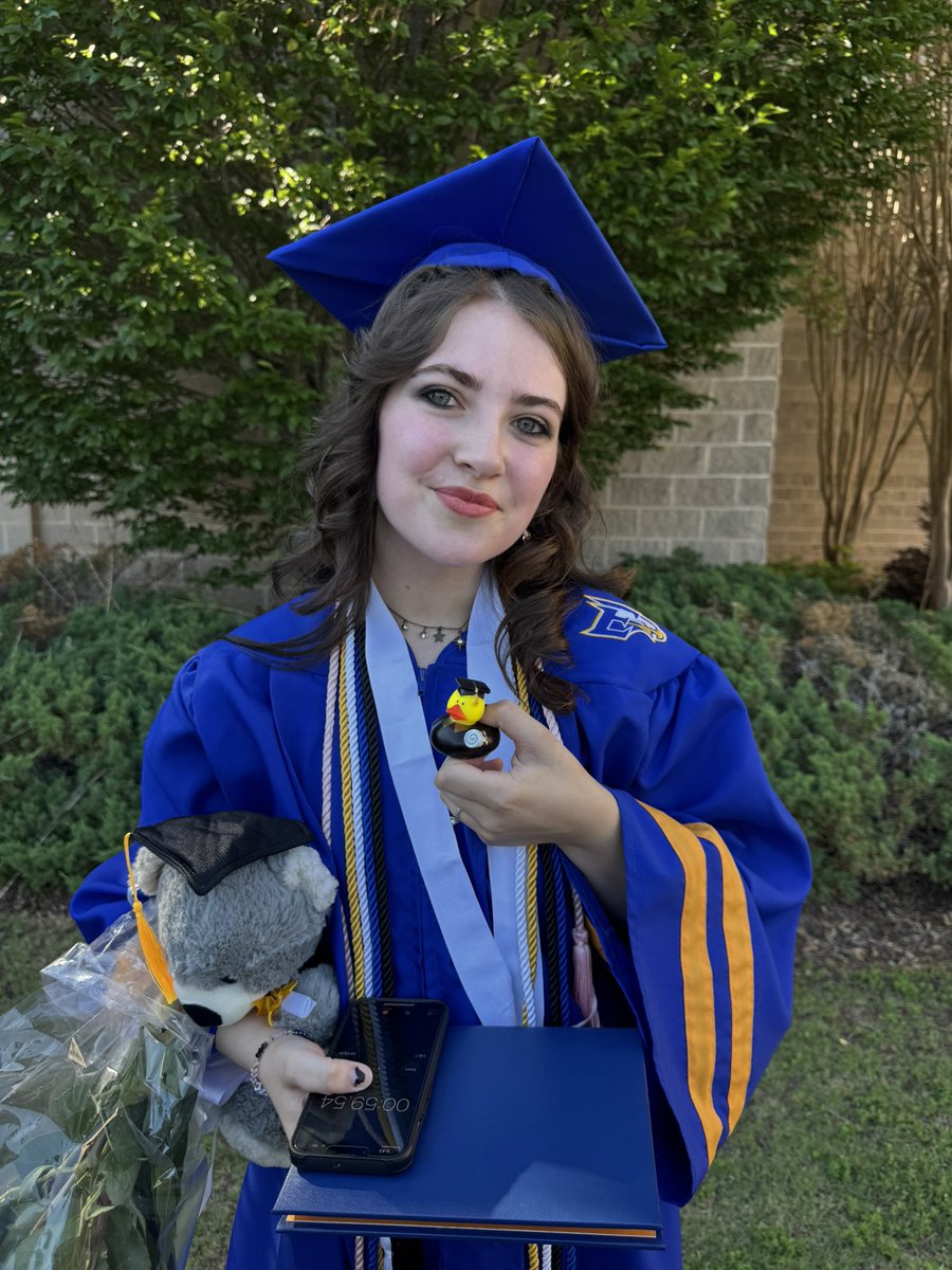 RedRockPhotoNC's tweet photo. @KerstenMi6644 
Look who just graduated. https://t.co/aZGo7gQRM6