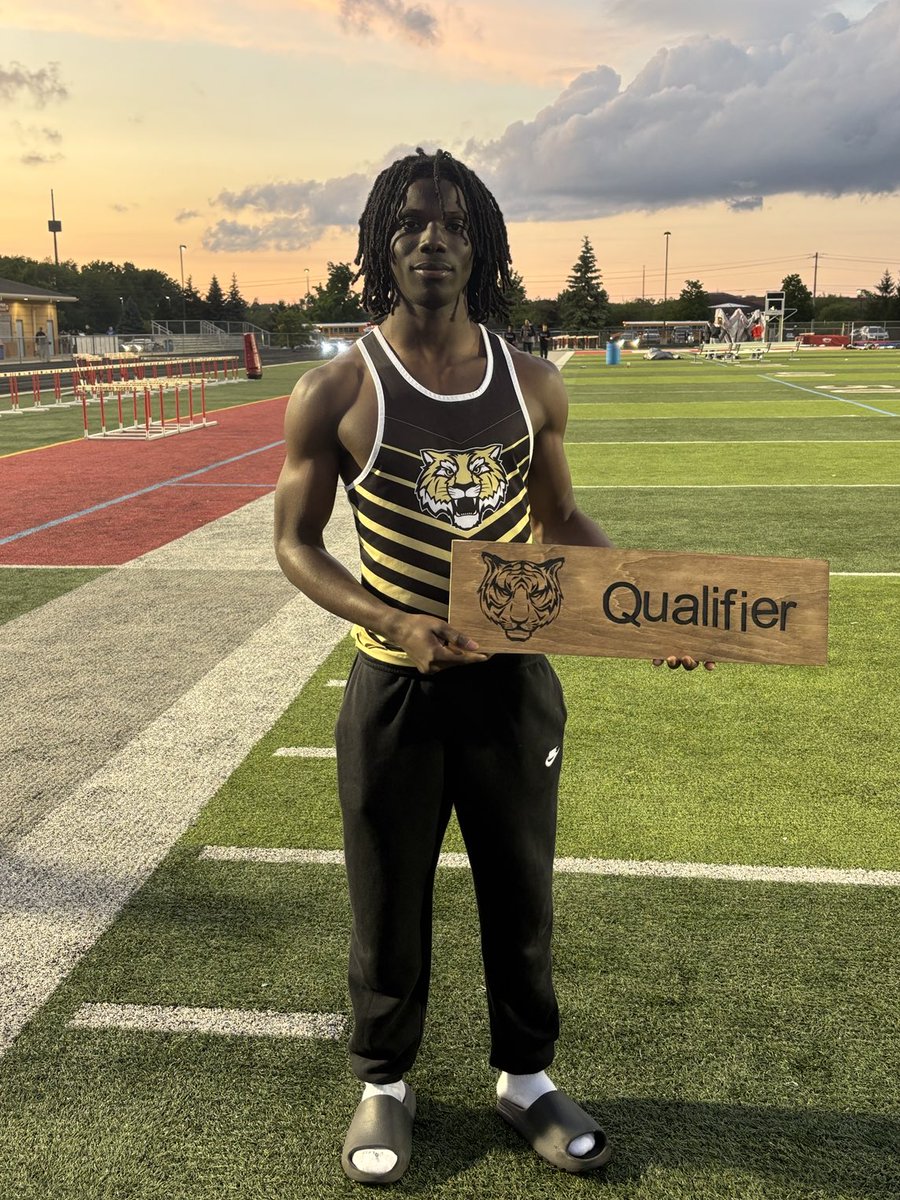 Cisco Luyindula places 3rd in the 200 to advance to next week’s Lafayette Jeff Regional! ⁦<a href="/Will_Willems/">Will Willems</a>⁩ ⁦<a href="/lebanontigers/">Lebanon Tigers</a>⁩ ⁦<a href="/hiatt_william/">William Hiatt</a>⁩