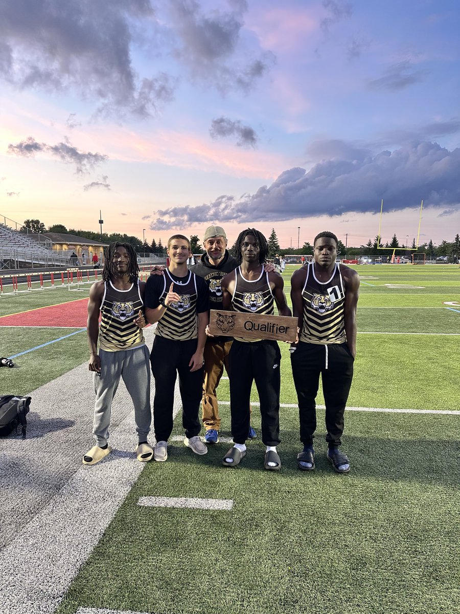 The 4x100 team of Jeremiah Howard, Aaron Gosewehr, Cisco Luyindula, and Diams Espady place 4th, but hit the state standard mark to advance to next week’s Lafayette Jeff Regional! ⁦<a href="/Will_Willems/">Will Willems</a>⁩ ⁦<a href="/lebanontigers/">Lebanon Tigers</a>⁩ ⁦<a href="/hiatt_william/">William Hiatt</a>⁩