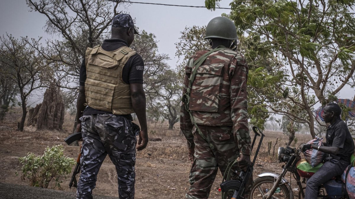 RFI (@rfi) on Twitter photo L'Invité Afrique - Jihadisme en Afrique de l'Ouest: «il existe un risque d'effondrement des États sahéliens» rfi.my/Bh5o.x via <a href="/RFIAfrique/">RFI Afrique</a> L'Invité Afrique - Jihadisme en Afrique de l'Ouest: «il existe un risque d'effondrement des États sahéliens» rfi.my/Bh5o.x via <a href="/RFIAfrique/">RFI Afrique</a>