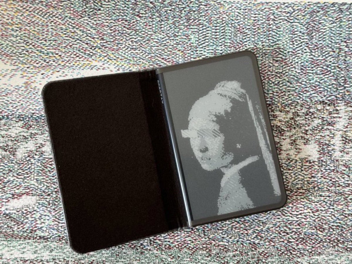 Always enjoy seeing my <a href="/0xdiid/">diid</a> ‘Elegant Emerald’ every time I open up my ledger STAX vault wallet.