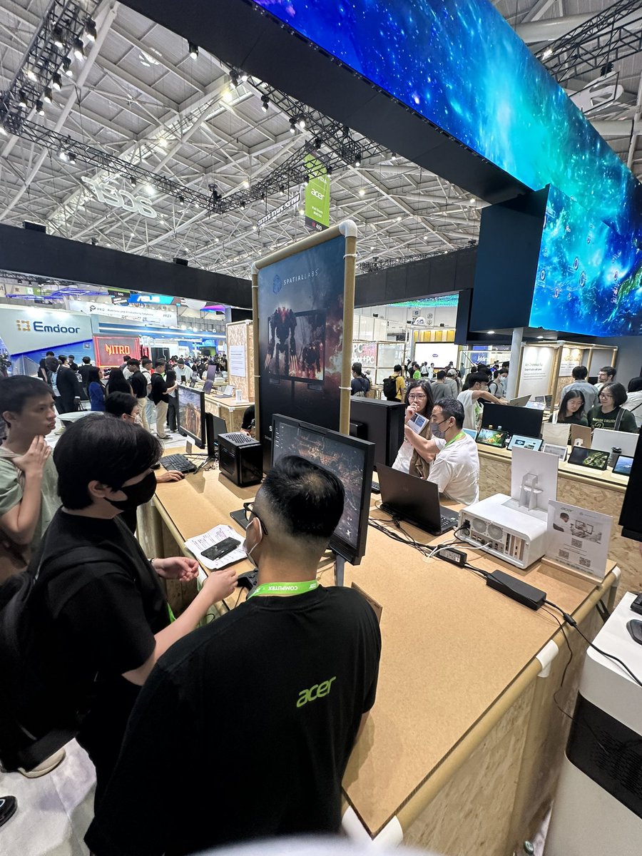 AcerJapan's tweet photo. SpatialLabsのコーナーには裸眼立体視モニター View Pro 27を並べて皆様に3Dの世界をグラスをかけずに体験いただいています!2Go #Acer #SpatialLabs #Computex2025 https://t.co/MmalEaBVmI