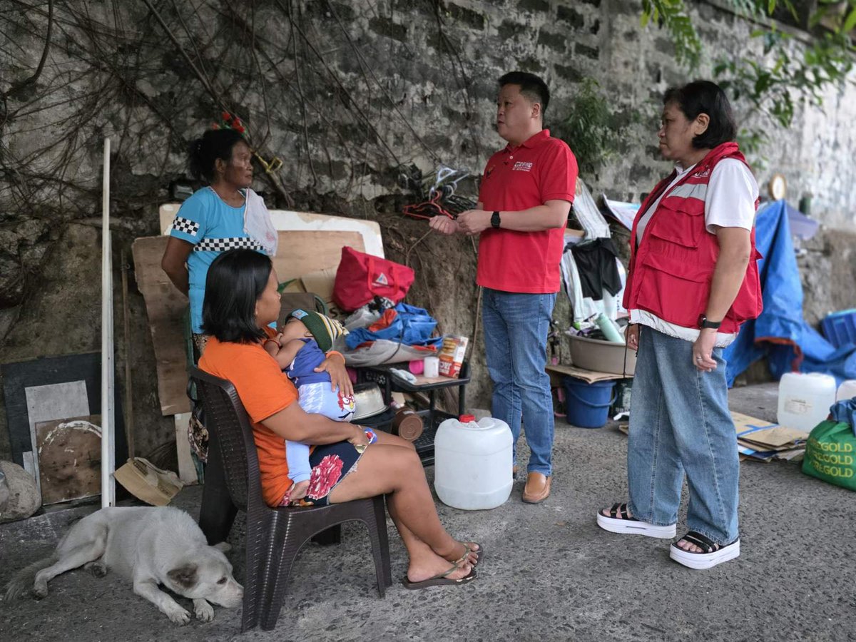 rex_gatchalian's tweet image. Oplan Pag Abot was launched in 2023. It is the outreach program of the DSWD for families and individuals living on the streets. We give them shelter, food, and livelihoods and reintegrate them back into the community. This is a 24/7 effort, with multiple teams working around NCR.