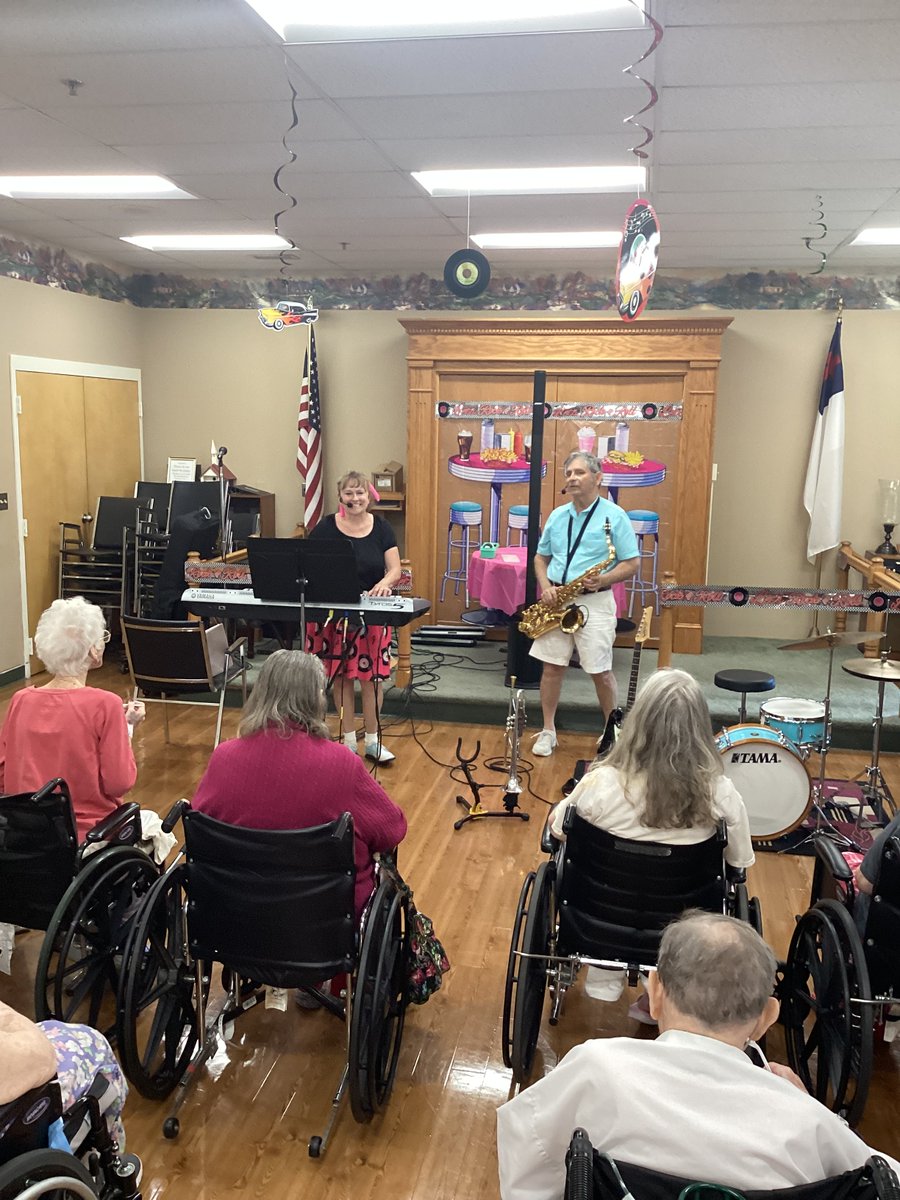 SouthMountainRC's tweet photo. For Day 4 of @ahcancal's National Skilled Nursing Care Week we had banana splits🍨and live music with “It Takes Two” at @SouthMountainRC!
#SouthMountainRehabCenter #NSNCW #NationalSkilledNursingCareWeek #AHCA #NCAL #Day4 #BananaSplits #Banana #LiveMusic #Music #ItTakesTwo https://t.co/eVp890pY1O