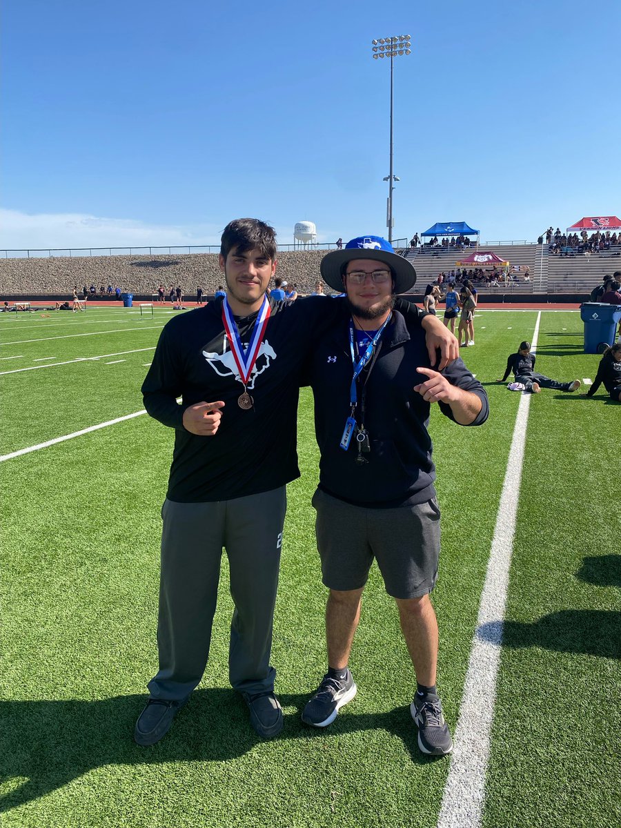 SabinoGomez14's tweet image. Year 1 ✅ The best part about this calling is not only the coaching and teaching the required curriculum, but educating these young adults on essential life skills to give them the best shot at success! Truly blessed. #OSOS