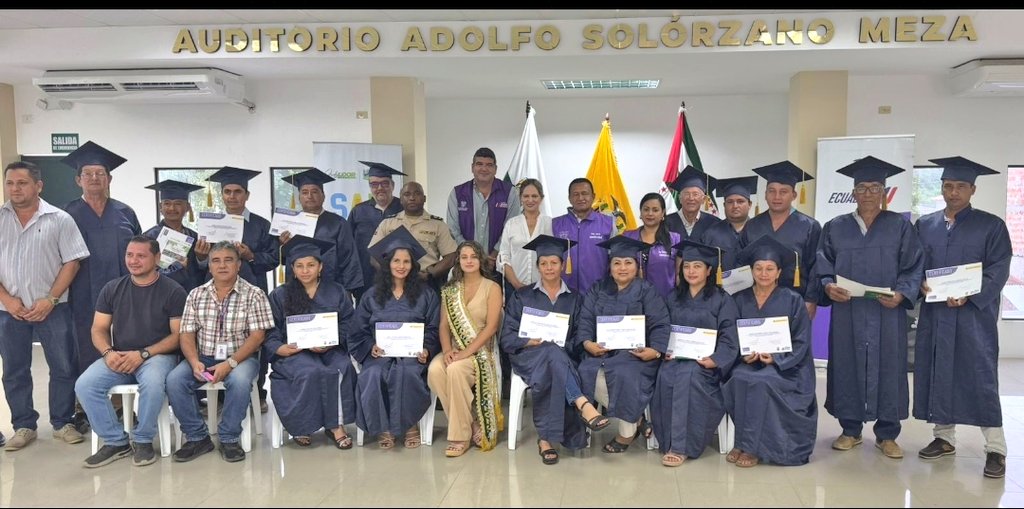 #Manabí | Participamos en la graduación 🎓 de 20 pequeños productores que participaron en la Escuela de Fortalecimiento Productivo Pecuario 🐄, en la parroquia San Isidro del cantón #Sucre.
El aprendizaje es clave para avanzar en el #NuevoEcuador 🇪🇨🇪🇨