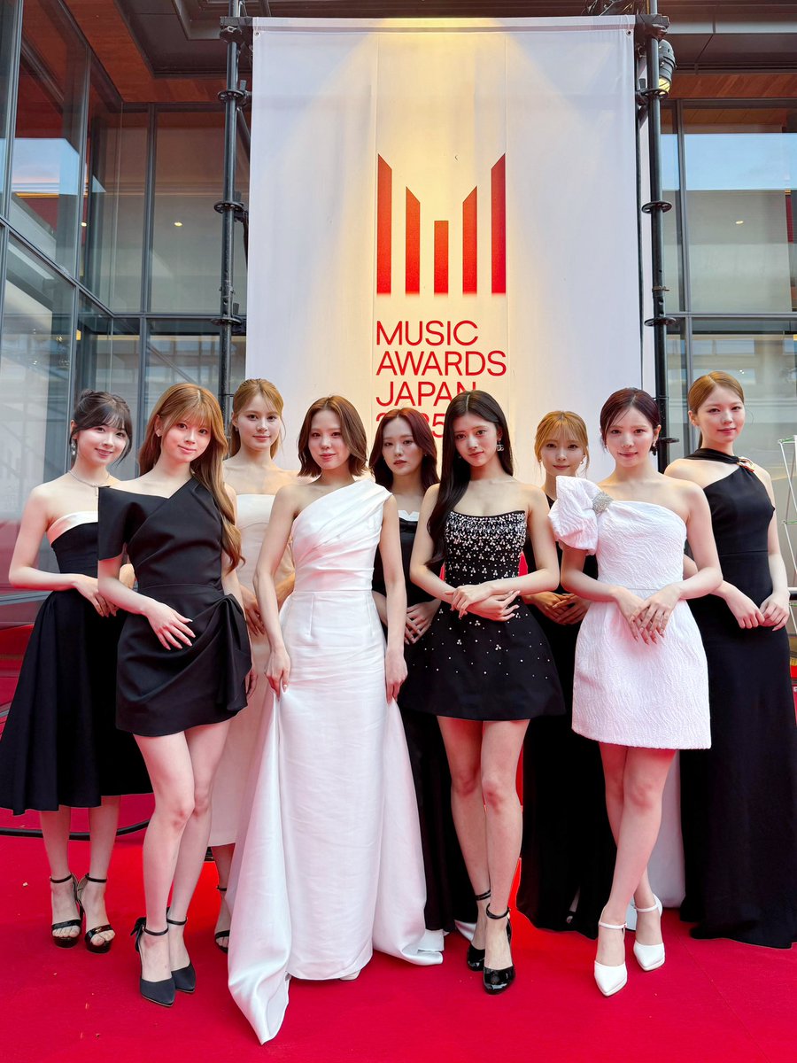 NiziU (@niziu__official) on Twitter photo #MUSICAWARDSJAPAN 2025
ありがとうございました🏆
3部門でノミネートいただき、
“国内最大規模の国際音楽賞”
記念すべき第1回目に参加できたこと大変光栄です!
応援してくださる皆様と
また素敵な景色が見られるよう
これからも成長し続けます🪽
<a href="/MAJ_CEIPA/">MUSIC AWARDS JAPAN公式</a> #MAJ2025
#NiziU #니쥬 #WithU #MUSICAWARDSJAPAN 2025
ありがとうございました🏆
3部門でノミネートいただき、
“国内最大規模の国際音楽賞”
記念すべき第1回目に参加できたこと大変光栄です!
応援してくださる皆様と
また素敵な景色が見られるよう
これからも成長し続けます🪽
<a href="/MAJ_CEIPA/">MUSIC AWARDS JAPAN公式</a> #MAJ2025
#NiziU #니쥬 #WithU