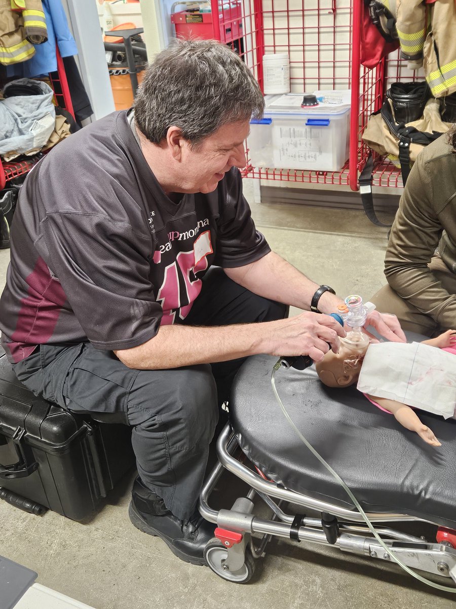 SIM_MONTANA's tweet photo. From EMR to Critical Care—providers from all over MT joined our PHTLS class in Montana City.

Manikins + live actors = high-pressure trauma training that delivers.
Hosted by Montana City VFD &amp; supported by SIM-MT staff.

#SIMMT #PHTLS #EMSWeek #RuralTraining #TraumaSimulation https://t.co/tH0OOtme8h