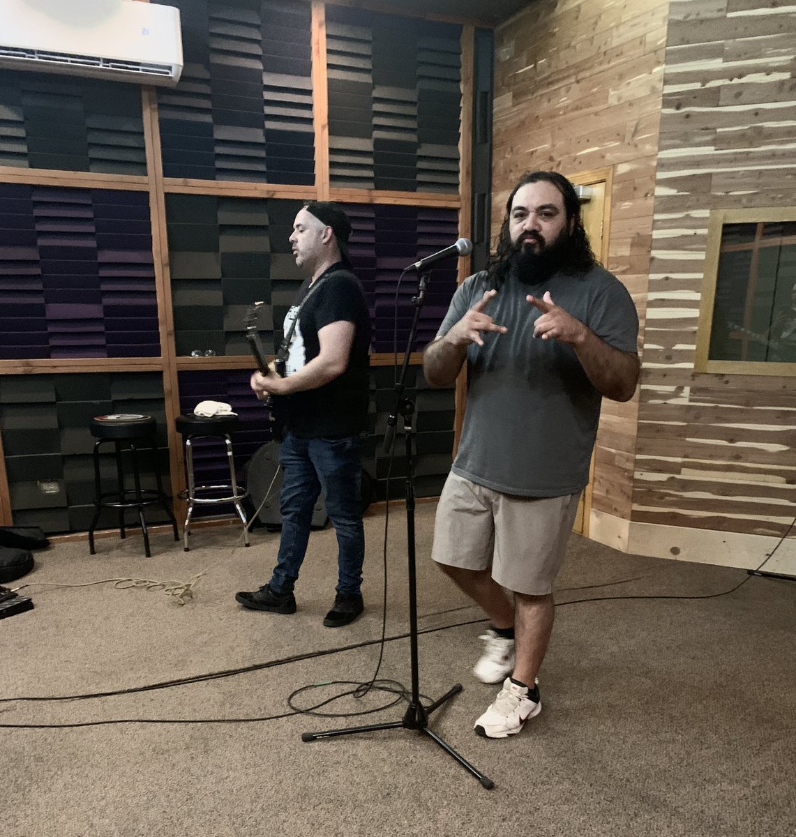 dmansjoke's tweet photo. Back to rehearsals 🤘🏻💀👊🏻
@blindfoldrecords #recordstudio #rehearsal #Tijuana https://t.co/9crOBUoFHO