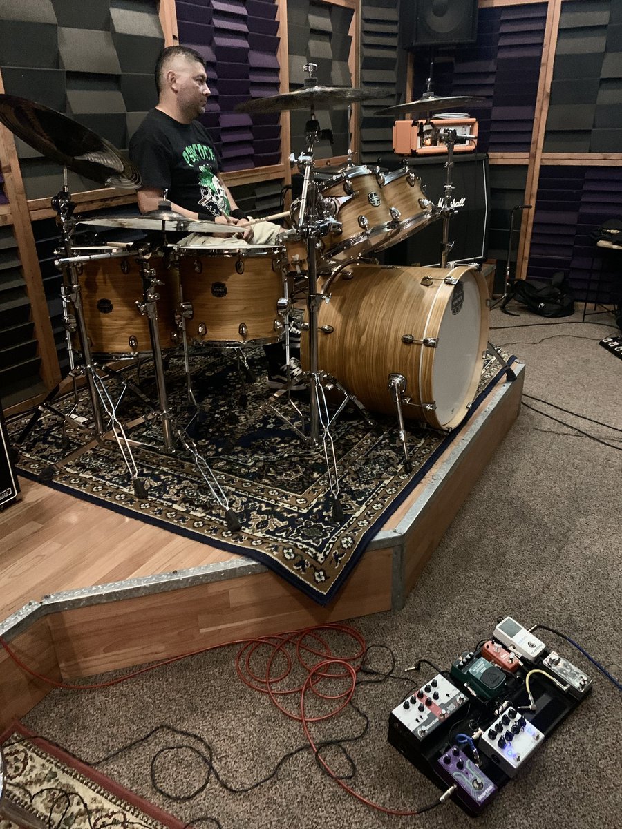 dmansjoke's tweet photo. Back to rehearsals 🤘🏻💀👊🏻
@blindfoldrecords #recordstudio #rehearsal #Tijuana https://t.co/9crOBUoFHO