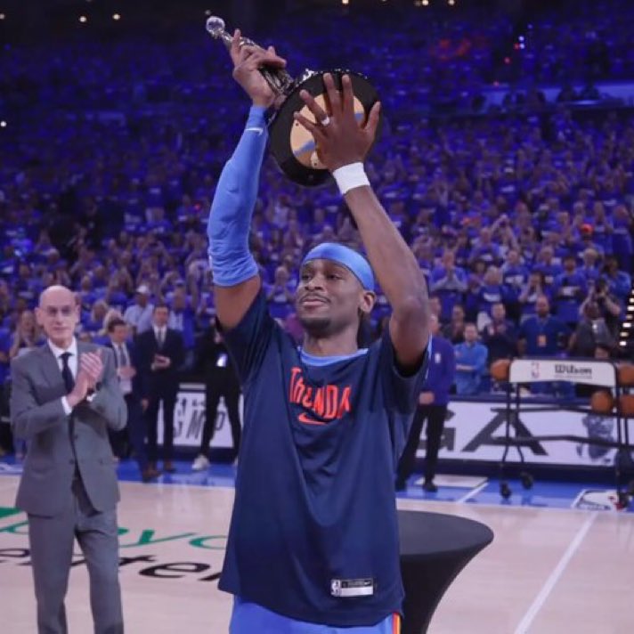 TheHoopCentral's tweet photo. Shai with his MVP trophy. 🏆 

(h/t @BulletClubIta) https://t.co/qY29E1SKSs