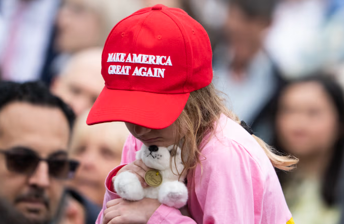 I Just removed my pictures because many people started misusing my photographs.🥺 
I hope you all understand. 🇺🇸🤝 
 I need your support to reach 3500 followers.

Follow and RT