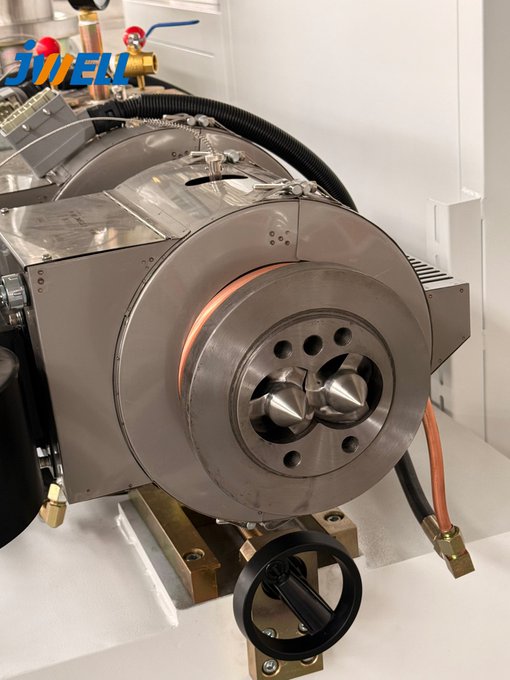Miaxujwell's tweet image. 🔩 Hardcore industrial aesthetics | Unlock the mechanical romance of the conical twin-screw ⚙️
🔥Tech enthusiast&apos;s heart-stirring Sniper #jwell #conical #extrudermachine #extrusión