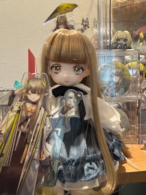 お顔完成!!!!! 初作成のメイクにしてはかなり上手では無いでしょうか(自画自賛) IMOMOちゃんの骨格のおかげで、幼い子供みたいになって好 髪飾りがつけばかなりミューちゃん味が増すと思うんだけど、難しすぎて手こずっています…