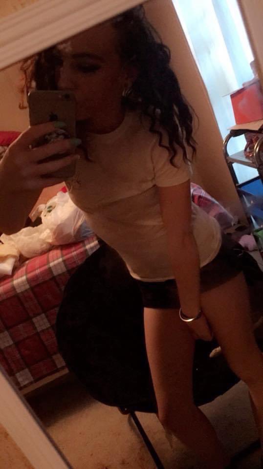 KaylaCa46660723's tweet photo. Should I make a Snapchat?🤪 https://t.co/j2NOGYuhsY