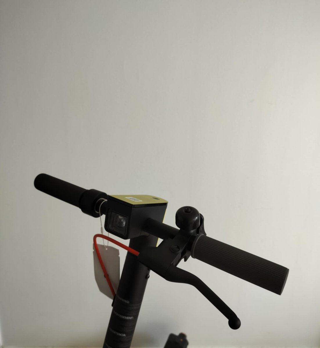 cykelpimon's tweet photo. Xiaomi Electric Scooter 4 Lite 2nd Gen and has a nominal power of 300W and a climbing angle of 15% and a maximum speed of 25 km/h and a travel distance of 25km and a maximum load of 100 kg and a battery capacity of 10400mAh 225Wh and a screen LED with Speed/Battery/Status/Mode. https://t.co/qJQEnkofar