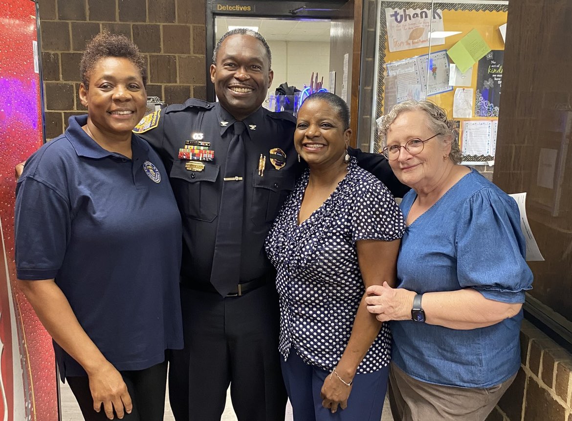 MEM_PoliceDept's tweet photo. 💙 National Police Week Recap 🚓

We’re so grateful to our local businesses and station ambassadors! Officers were showered with love through delicious meals and heartfelt gifts. We love what we do, and we thank you for standing with us. We truly feel appreciated!

#MPDCommunity #OfficerAppreciation #CommunityPolicing #MPDAmbasdadors