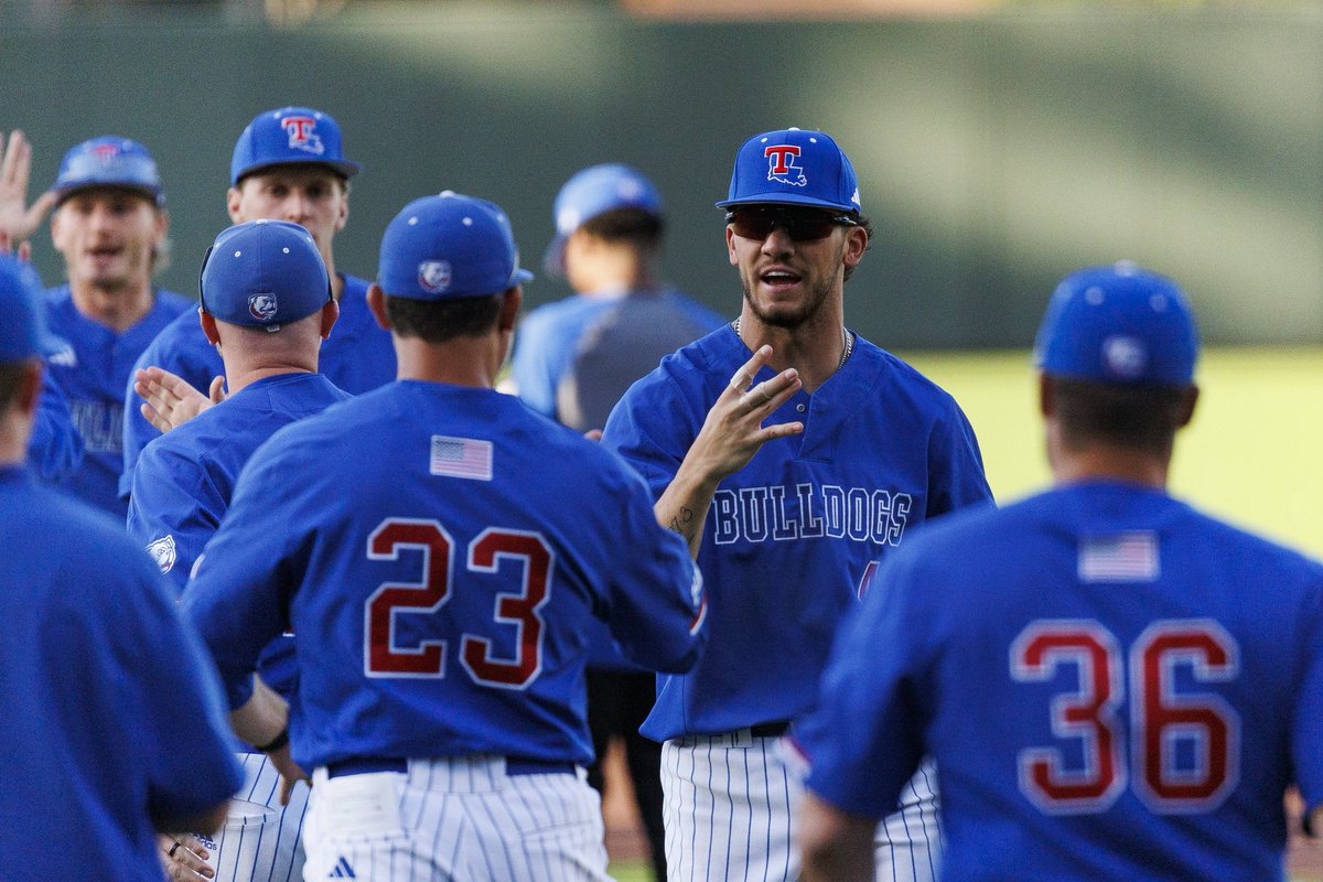 Diamond Dogs tweet media